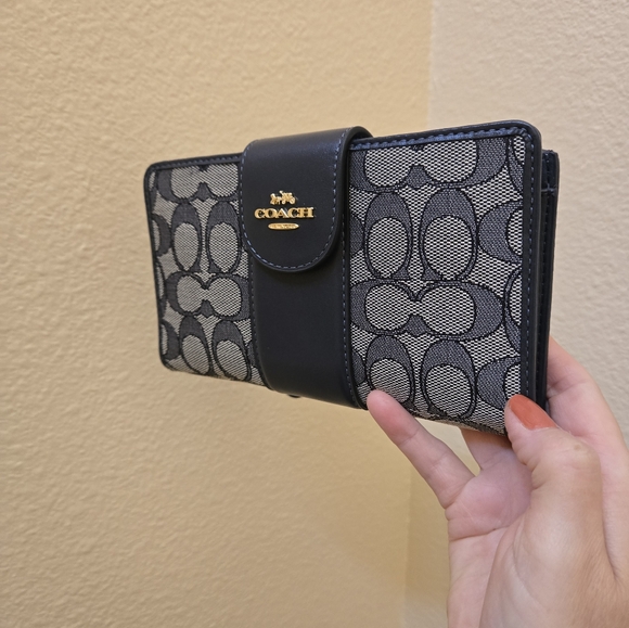 Coach Phone Wallet In Signature Jaquard - Picture 12 of 12